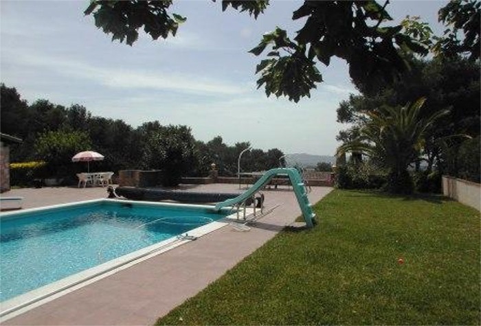 Additional photograph of 4 Bedroom Villa Rental, Estartit (Sleeps 8)