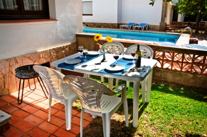 Additional photograph of 4 Bed Holiday Villas, Estartit (Sleeps 8)