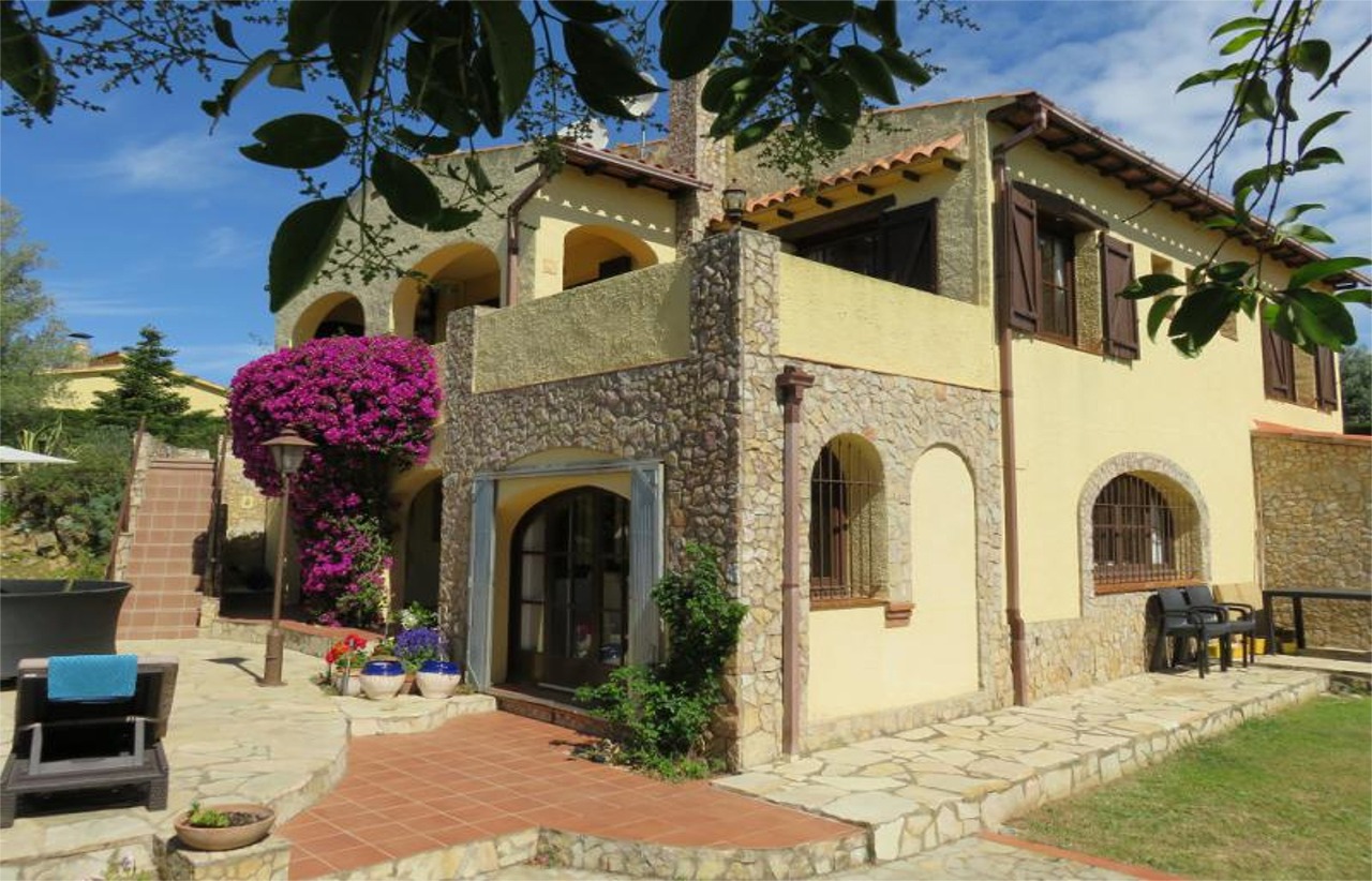 4 Bedroom Vacation Villa in Torre Gran (Sleeps 9)