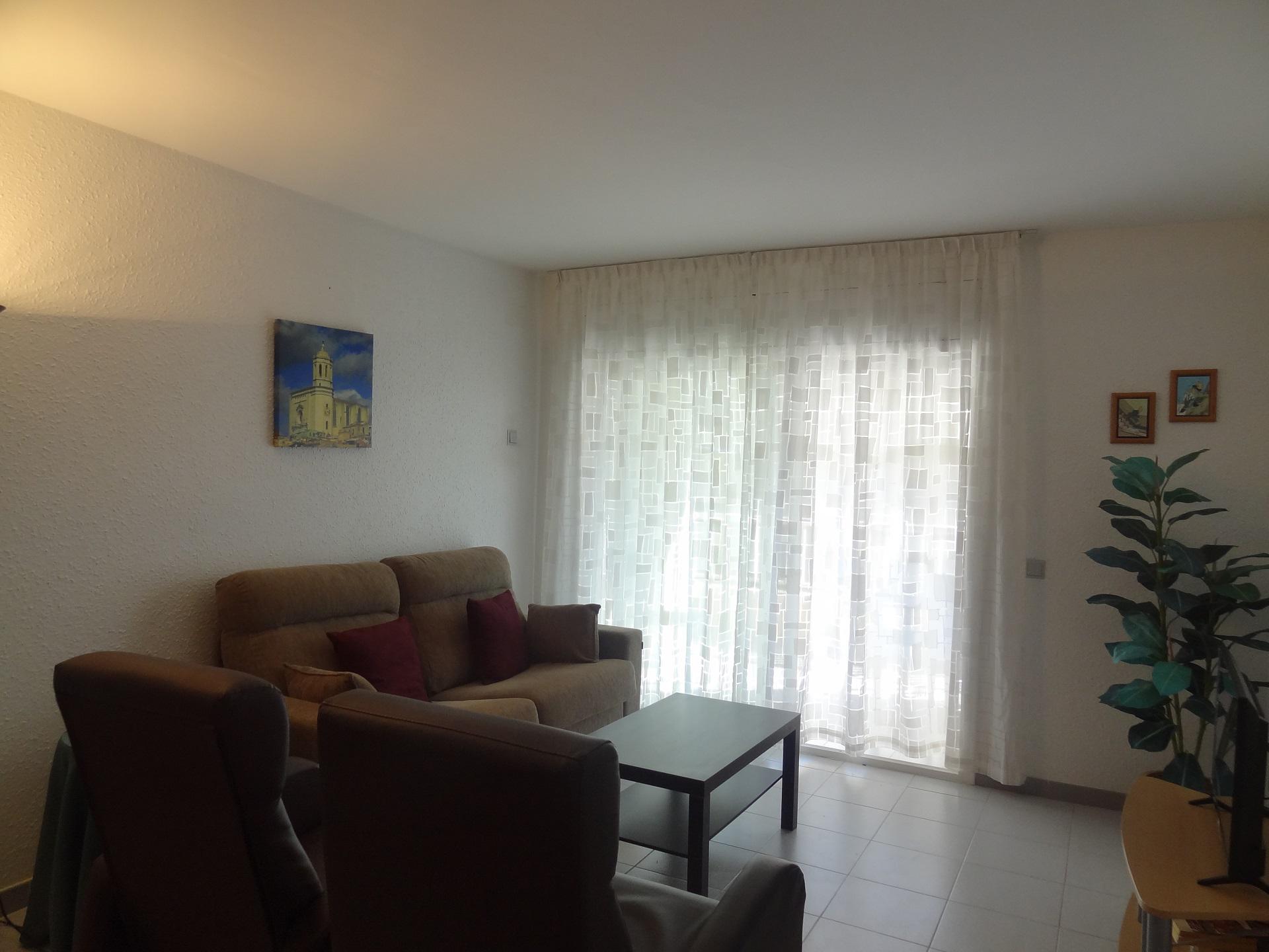 2 Bedroom Apartment For Rent in the Mar Dor, Estartit (Sleeps 4 / 6) — photograph 2