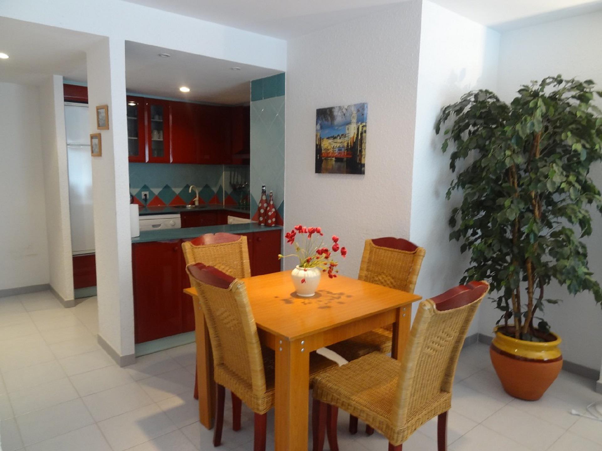 2 Bedroom Apartment For Rent in the Mar Dor, Estartit (Sleeps 4 / 6) — photograph 4