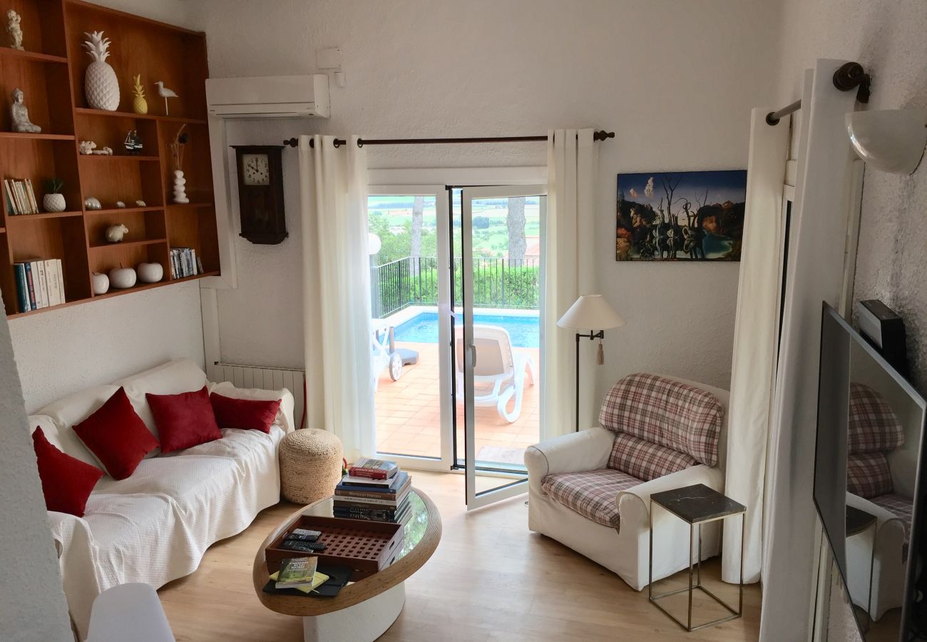 Additional photograph of 4 Bedroom Holiday Villa in Torre Vella (Sleeps 8)